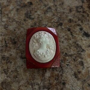 Vintage 1930s Bakelite Cameo Brooch